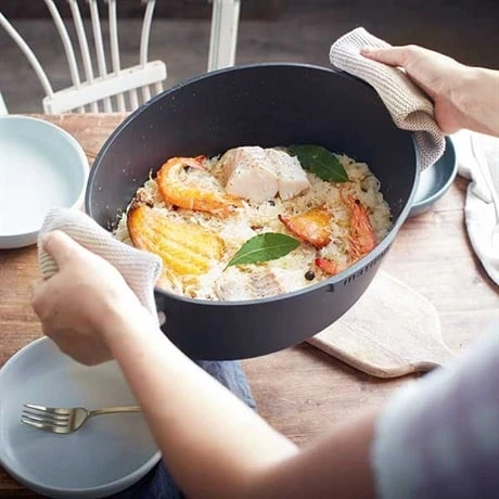 Cocotte Légère Ovale En Fonte D'aluminium 32 Cm 6,5 L Coloris Noir – Image 2