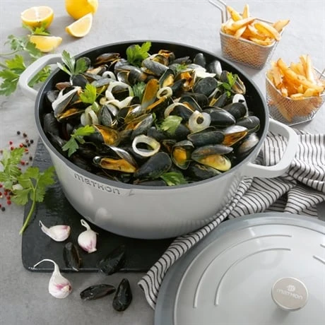 Cocotte Légère Ronde En Fonte D'aluminium 28 Cm 6,7 L Coloris Gris – Image 4